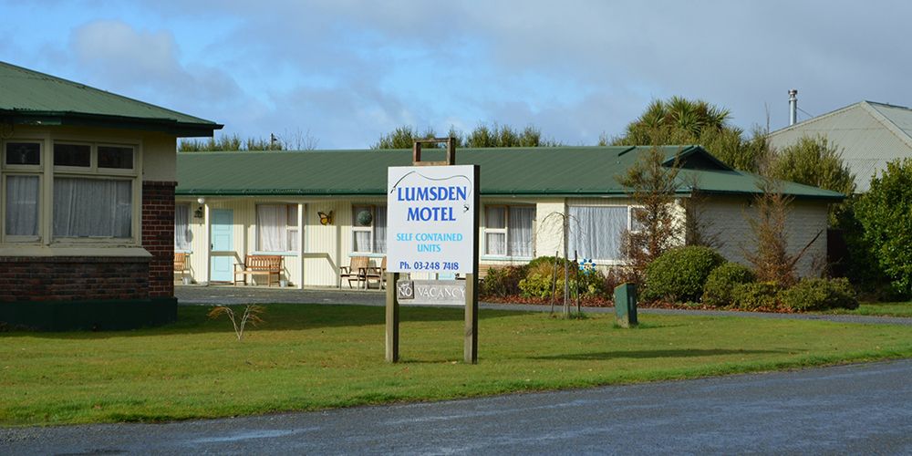 Lumsden Motel exterior