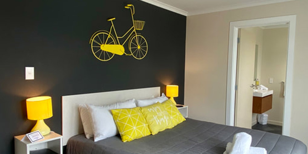 Wheels and Reels accommodation room