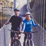 thumb_cyclists posing at the bridge