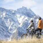 thumb_cyclists and iced mountains at queenstown