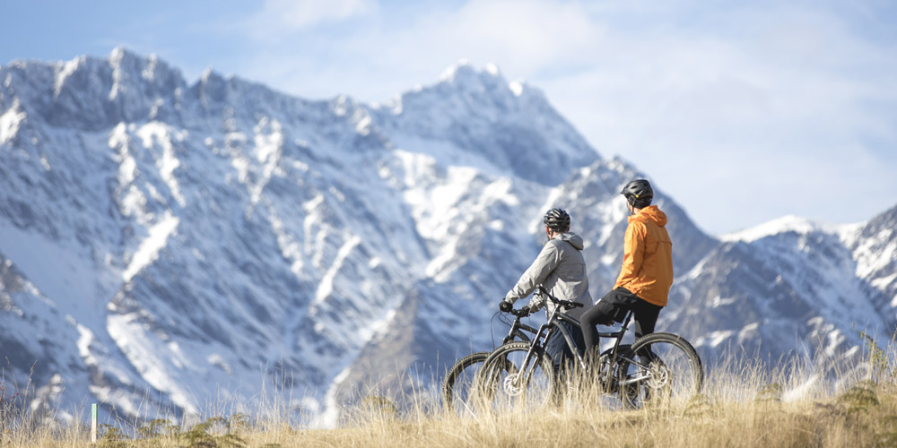 cyclists and iced mountains at queenstown
