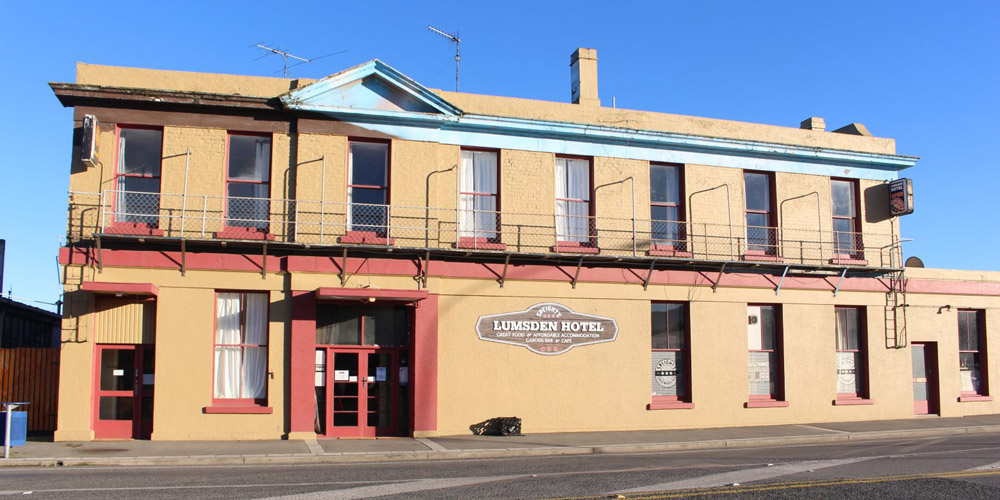 Lumsden Hotel and Bar exterior